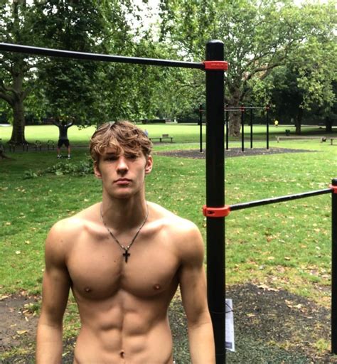 Alex Cowling .